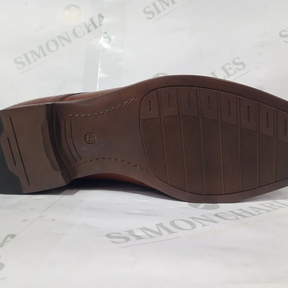 PAIR OF PAVERS LACE UP LOW HEEL SHOES IN BROWN UK SIZE 9