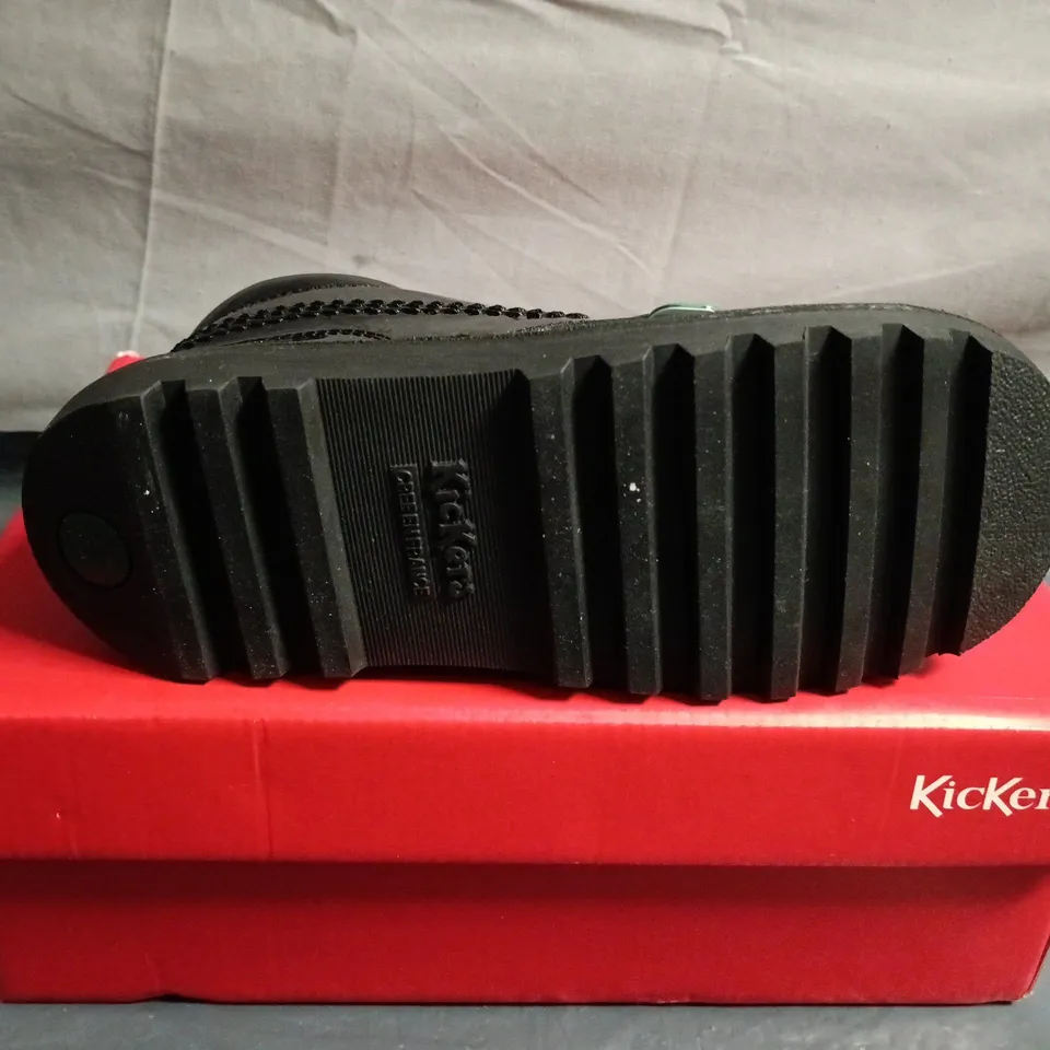 BOXED PAIR OF KICKERS KIDS' BLACK PATENT LEATHER BOOTS - UK SIZE 32