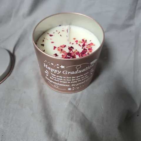 PRSTENLY GRADUATION SOY WAX CANDLE – PINK TIN & MATCHING GIFT BOX (COTTON WICK, 40–50 HOURS)