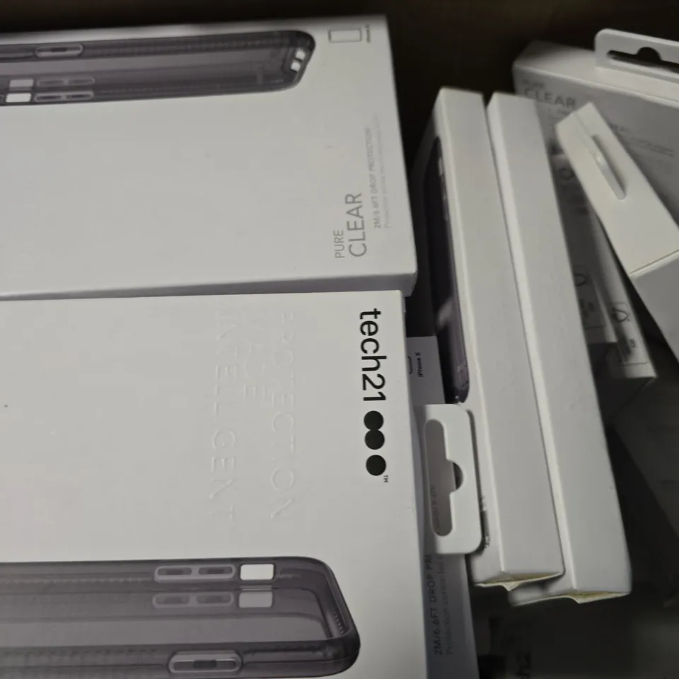BOX OF APPROXIMATELY 20 PHONE CASE & SCREEN PROTECTOR TO INCLUDE - TECH21 PURE CLEAR IPHONE X , VEN DENS SCREEN GUARD 
