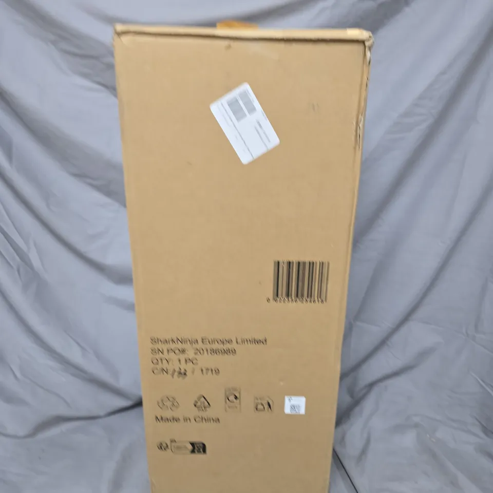 SHARK STRATOS CORDLESS VACUUM W/ ANTI HAIR WRAP & CLEAN SENSE IQ IZ400UKT