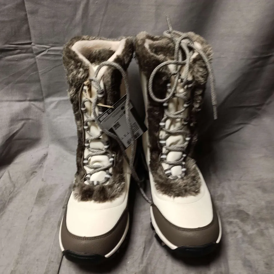 UNBOXED PAIR OF MOUNTAIN WAREHOUSE OHIO WOMENS THERMAL FLEECE LINED SNOW BOOTS IN BEIGE - UK 5