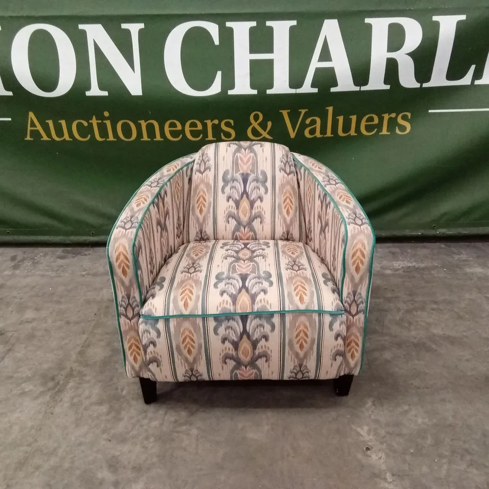 QUALITY DESIGNER DEEP SEAT WASHED FABRIC ACCENT CHAIR