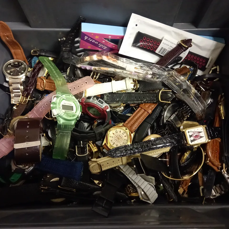 BOX OF APPROX 70 ASSORTED WATCHES INCLUDING CHILDRENS, MEN AND WOMENS WATCHES IN VARIOUS STYLES