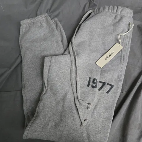 ESSENTIALS FEAR OF GOD 1977 JOGGERS IN GREY - SMALL