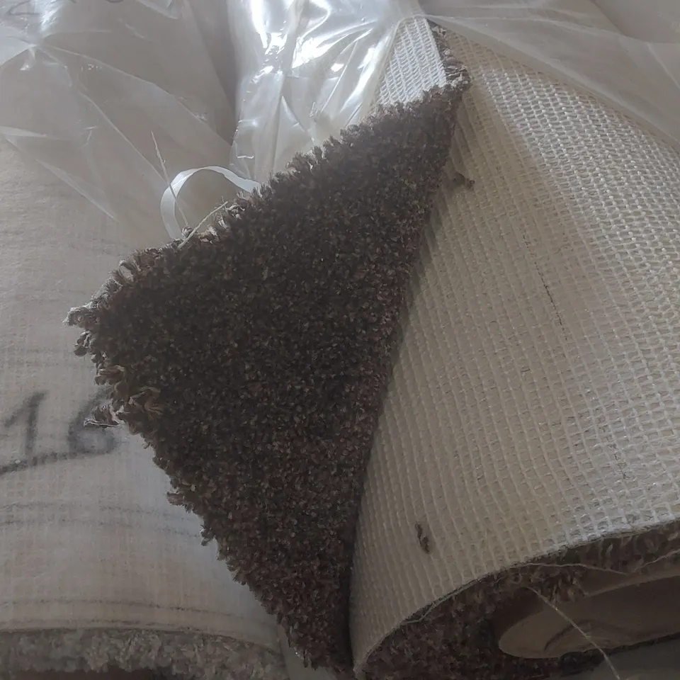 ROLL OF QUALITY STS HERITAGE LUXURY COFFEE CARPET // SIZE: APPROX 5 X 4.2m