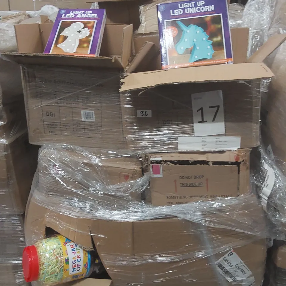 PALLET TO CONTAINING A VERY LARGE QUANTITY OF ASSORTED ITEMS INCLUDING: FOLDABLE COOL BAGS, CRAFT JARS, LED ANGELS AND UNICORNS ECT