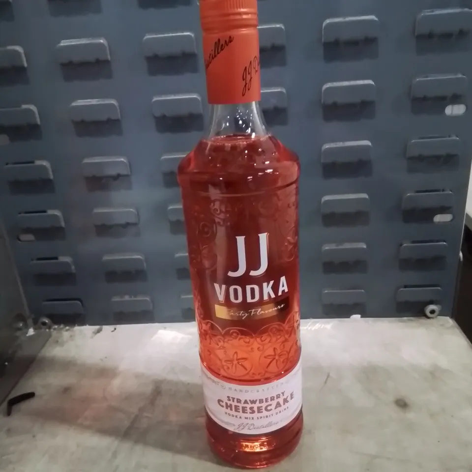 BOTTLE OF JJ VODKA STRAWBERRY CHEESECAKE FLAVOUR 70CL