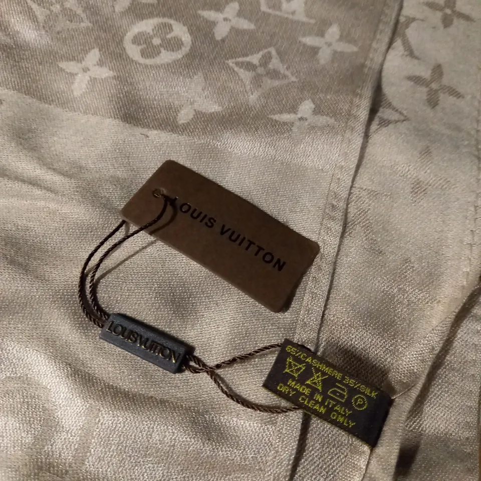 LOUIS VUITTON SCALF 