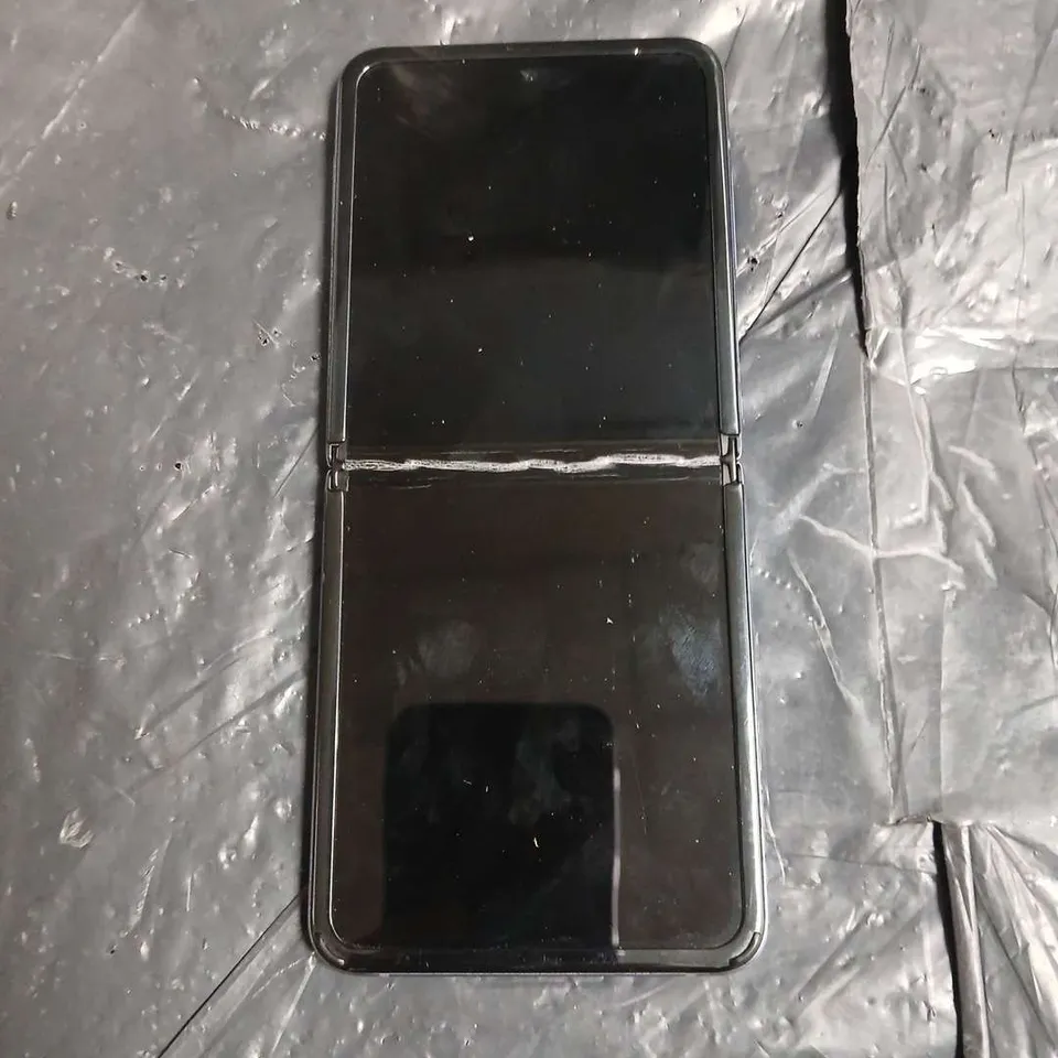 SAMSUNG GALAXY Z FLIP – PRISM