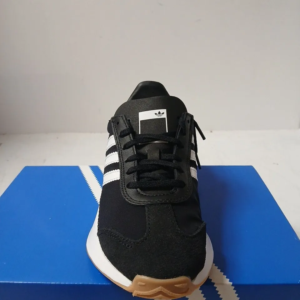 BOXED PAIR OF ADIDAS ORIGINALS COUNTRY XLG J SNEAKERS –  UK 3
