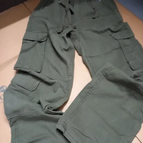 BERKSHA STRAIGHT LEG CARGO GREEN WORKWEAR TROUSERS - SIZE EU40