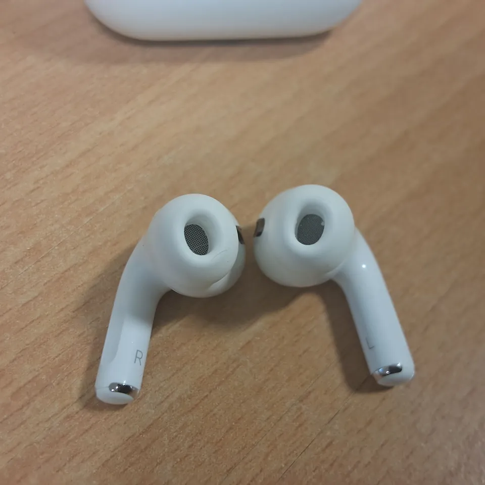 APPLE AIRPODS PRO IN WHITE - A2190