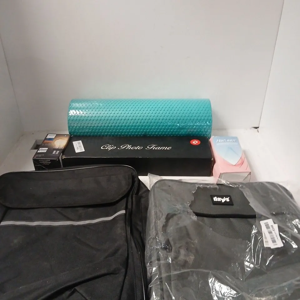 BOX OF APPROXIMATELY 15 ASSORTED ITEMS INCLUDING A BAG, A PHILLIPS HUE E27 LIGHTBULB AND A CLIP PHOTO FRAME