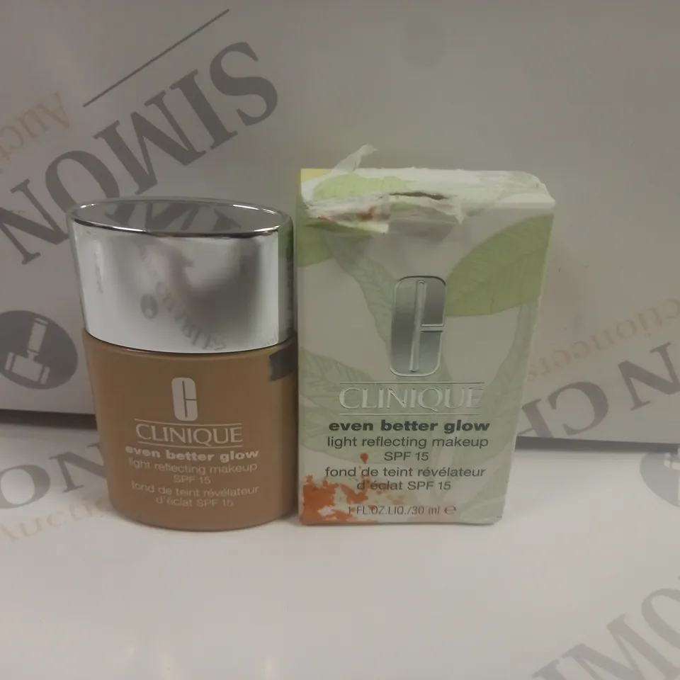 BOXED CLINIQUE EVEN BETTER GLOW LIGHT REFLECTING MAKEUP SPF15 - 40 CREAM CHAMOIS 30ML