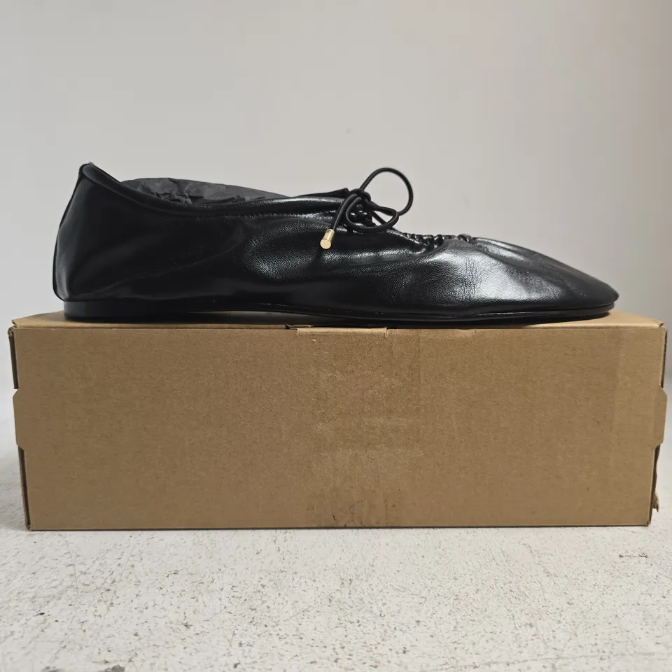BOXED PAIR OF MANGO 620 WOMEN'S PUMPS IN BLACK SIZE UK 8