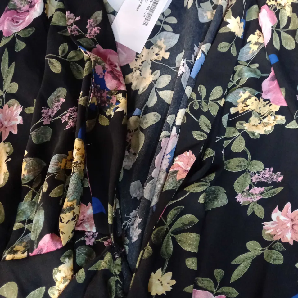 BOOHOO BLACK FLORAL WRAP BELTED MAXI DRESS - SIZE 16