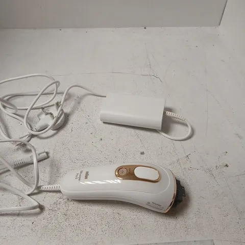 BRAUN SILK-EXPERT PRO 5 IPL HAIR REMOVAL DEVICE - WHITE WITH ROSE-GOLD PANEL (ADAPTOR INCLUDED)