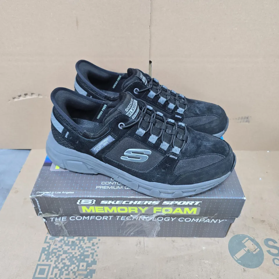 BOXED PAIR OF SKECHERS OUTDOOR SLIP-INS IN BLACK - UK 9