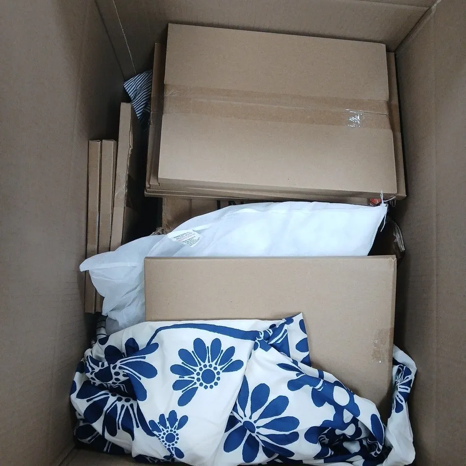 BOX OF APPROXIMATELY 15 ASSORTED ITEMS TO INCLUDE REFUSE SACKS ETC.