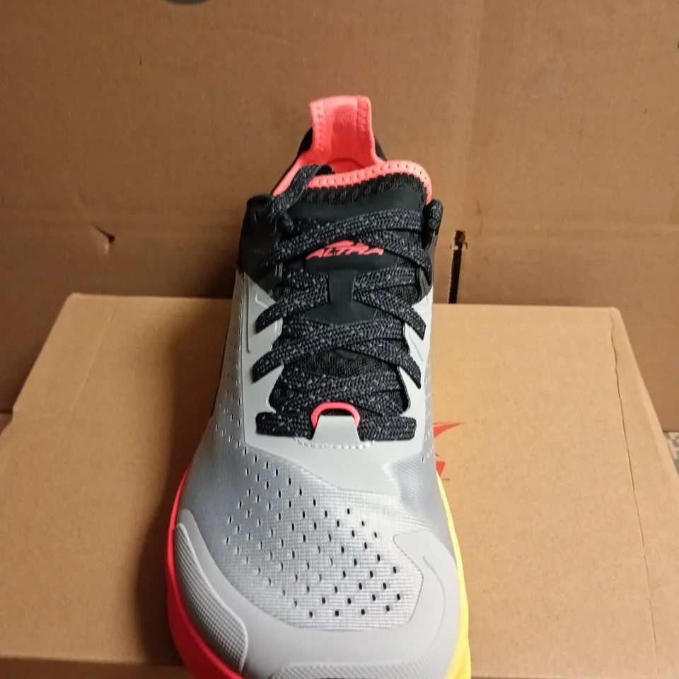 BOXED PAIR OF ALTRA OLYMPUS 6 SHOES - UK SIZE 9