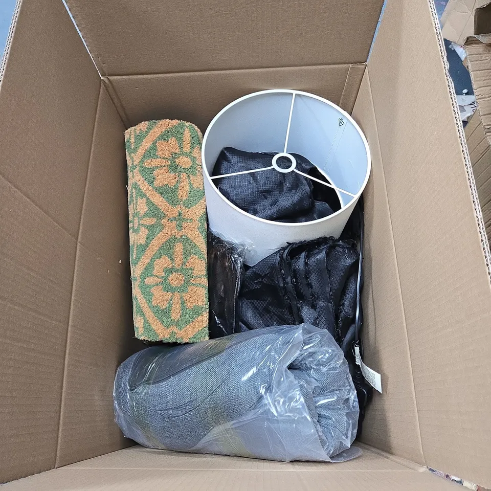 BOX OF APPROXIMATELY 10 ASSORTED HOUSEHOLD ITEMS INCLUDING MOOIFUN DRAW LINER AND SPORTS BOTTLE