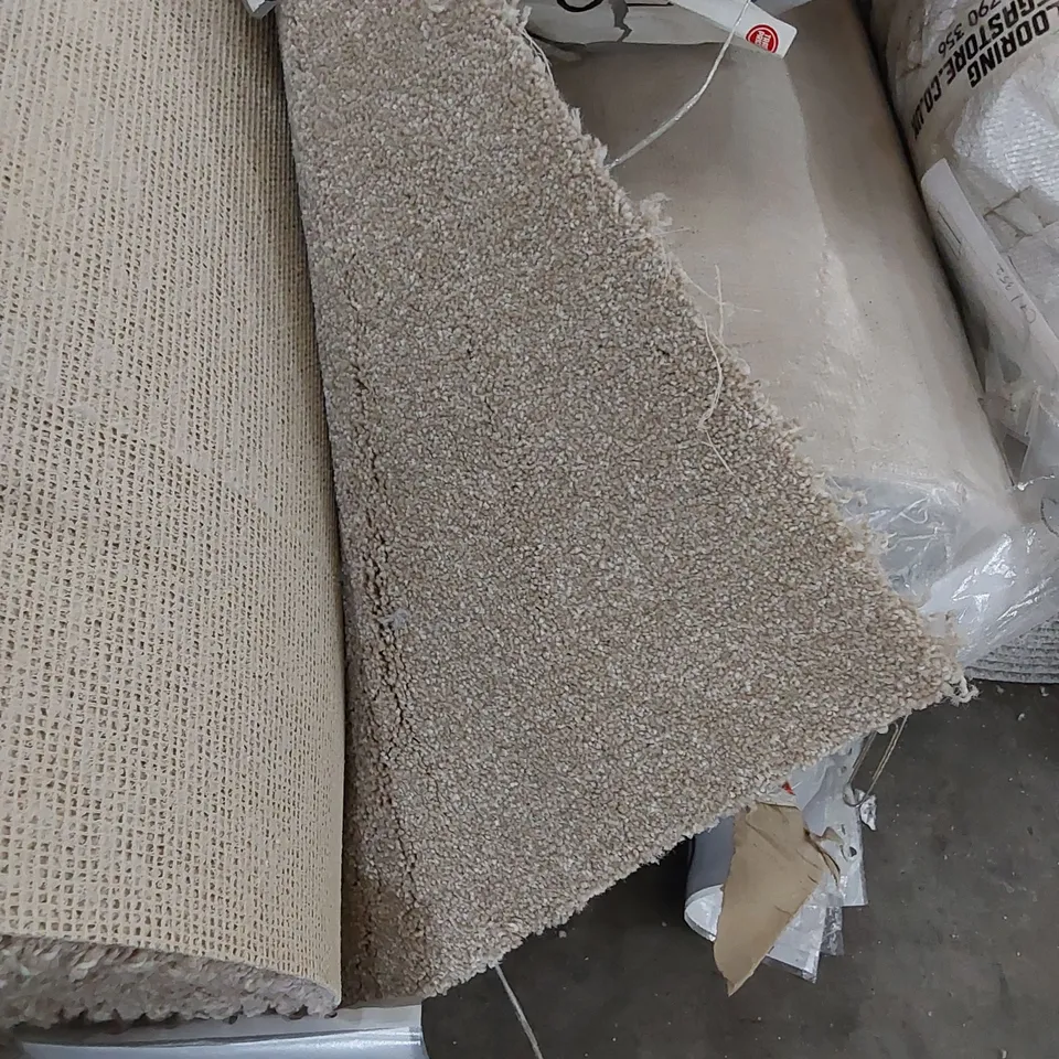 ROLL OF QUALITY PRIMO ULTRA CARPET - MUSLIN // SIZE: APPROXIMATELY 4 X 11.7m