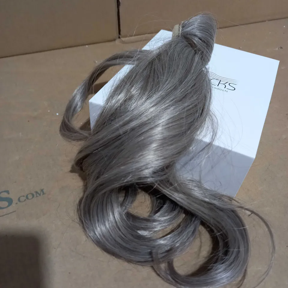 EASILOCKS CLIP IN PONY TAIL LIGHT GREY