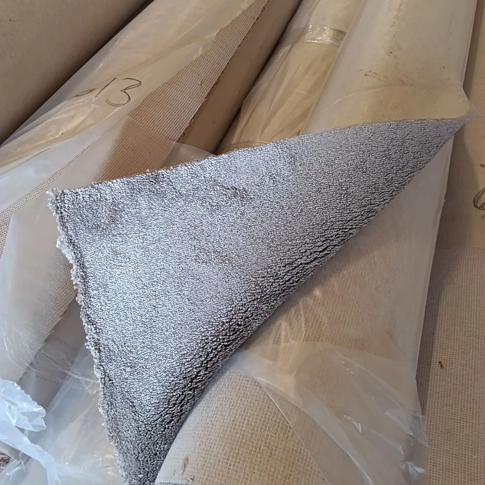 ROLL OF QUALITY SUBLIME CARPET // APPROX SIZE: 5.00 X 3.29m