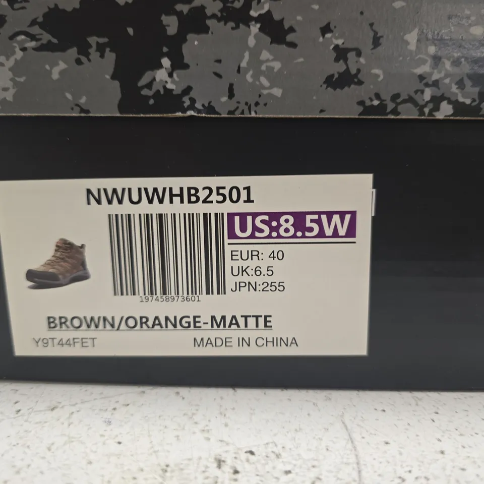 BOXED PAIR OF HIKING BOOTS BROWN/ORANGE MATTE – UK 6.5 