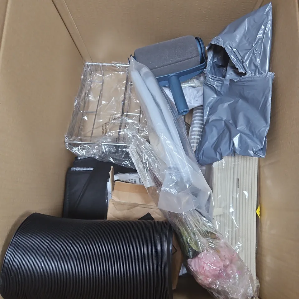 BOX OF APPROXIMATELY 12 ASSORTED HOUSEHOLD ITEMS TO INCLUDE - TOILET ROLL - POSTAGE BAGS - GLOVES - ETC