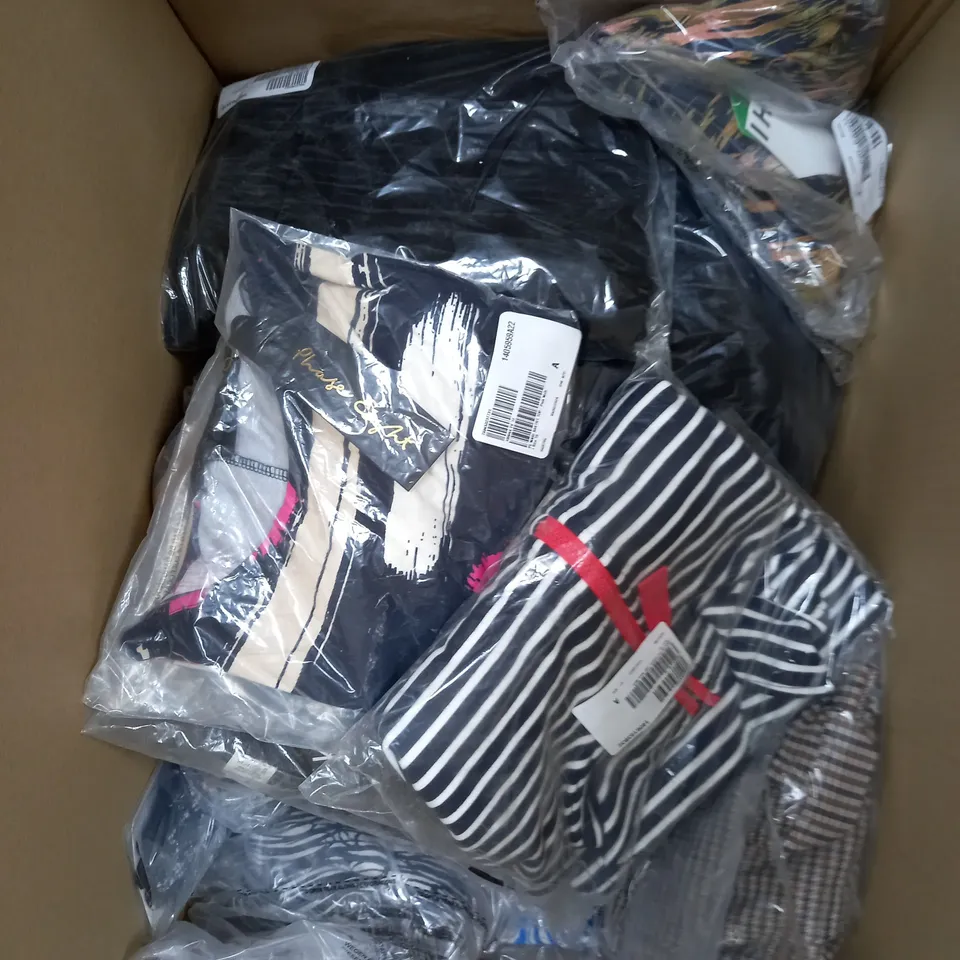 BOX OF APPROXIMATELY 20 ASSORTED HOUSEHOLD ITEMS TO INCLUDE DRESS, SCARF, TOP ETC