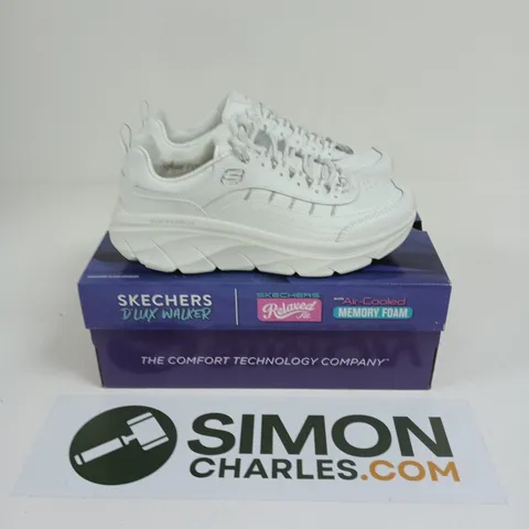 BOXED PAIR OF SKECHERS D'LUX WALKER 2.0 TRAINERS IN WHITE