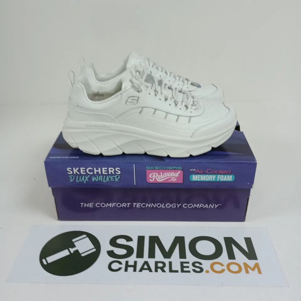 BOXED PAIR OF SKECHERS D'LUX WALKER 2.0 TRAINERS IN WHITE