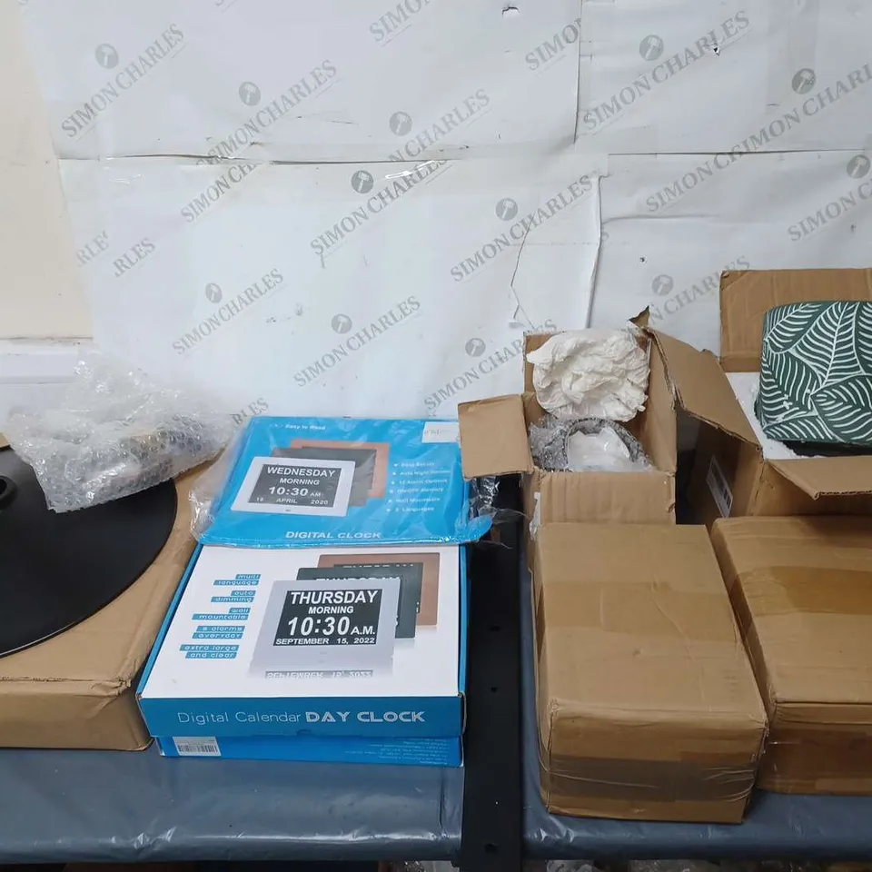 APPROXIMATELY 5 ASSORTED HOUSEHOLD ITEMS TO INCLUDE LIGHT PENDANTS, WALL DIGITAL CLOCK, AND PLANT POT ETC. 