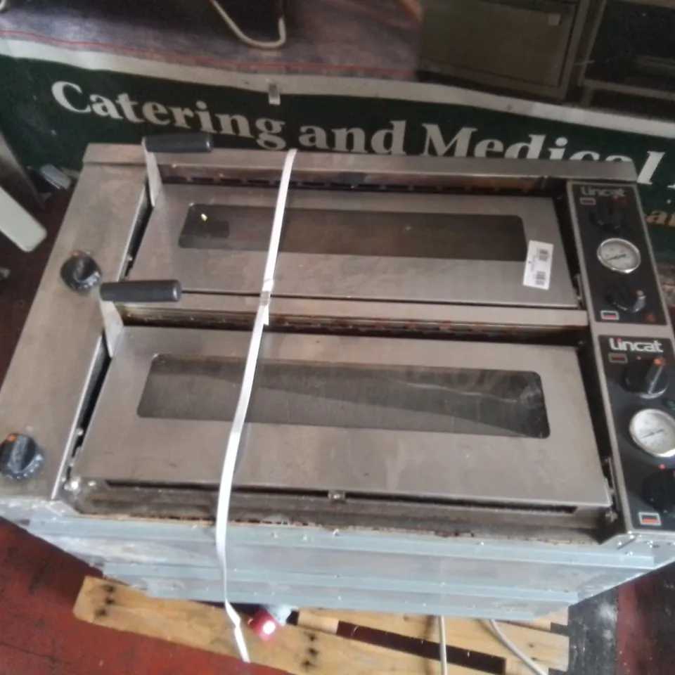 LINCAT COMMERCIAL DOUBLE DECK PIZZA OVEN 