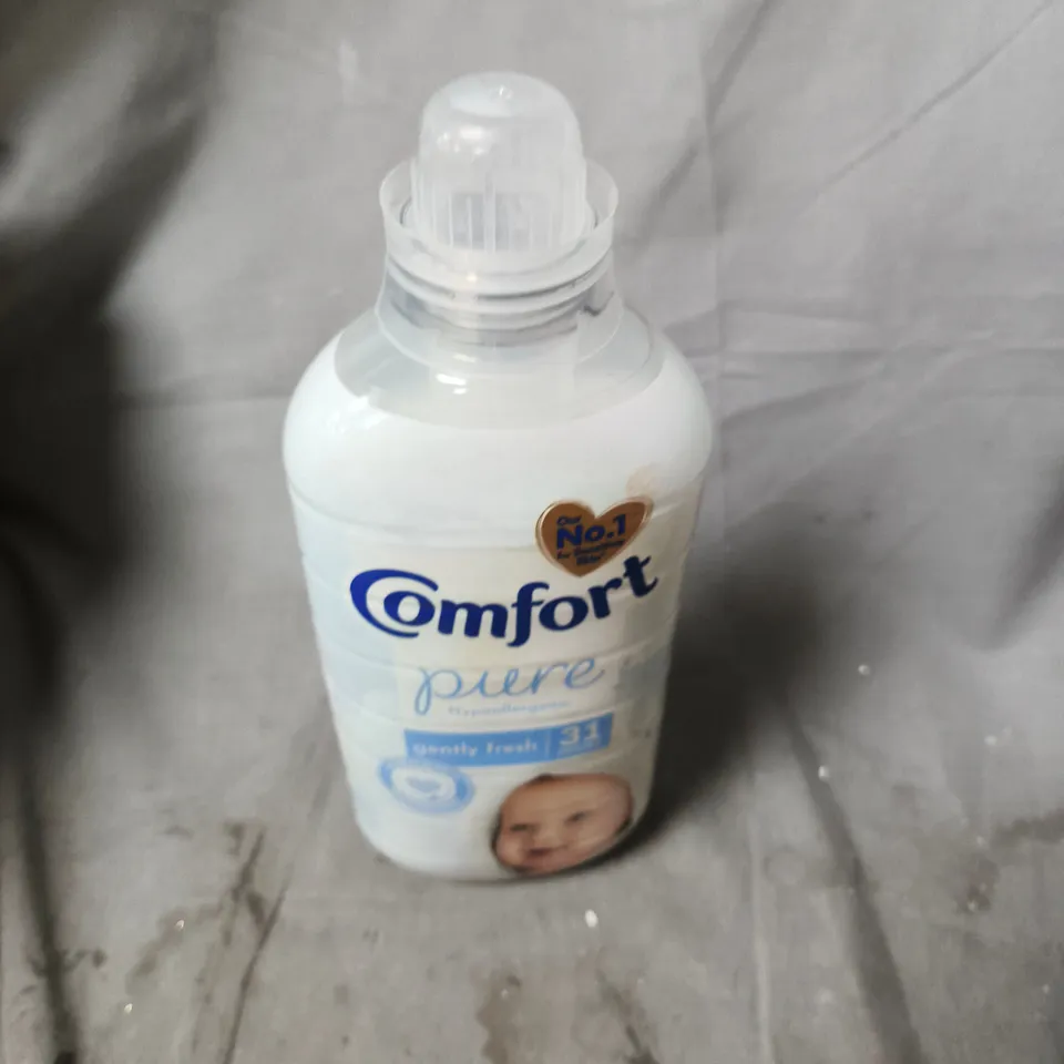 APPROXIMATELY 11 ASSORTED HOUSEHOLD LIQUIDS INCLUDING COMFORT PURE , NITTY GRITTY PRE WASH AND DUVET DAY