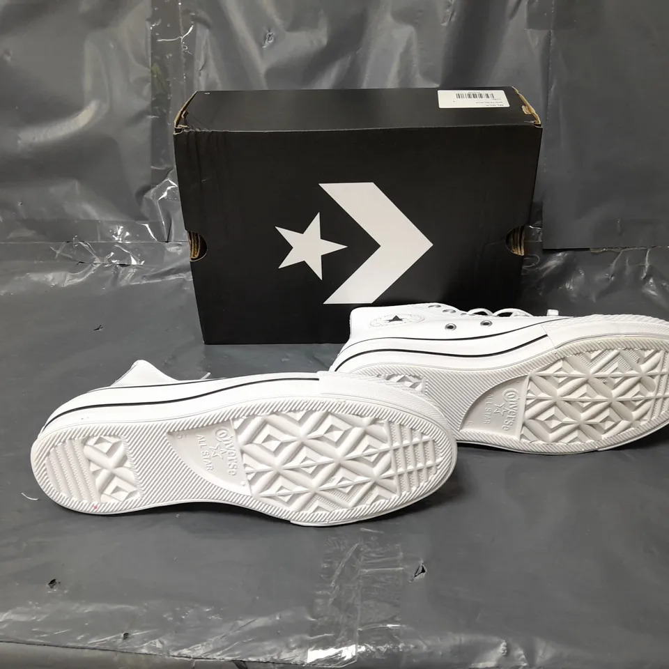 BOXED PAIR OF CONVERSE HIGHS WHITE UK 5 WOMENS 