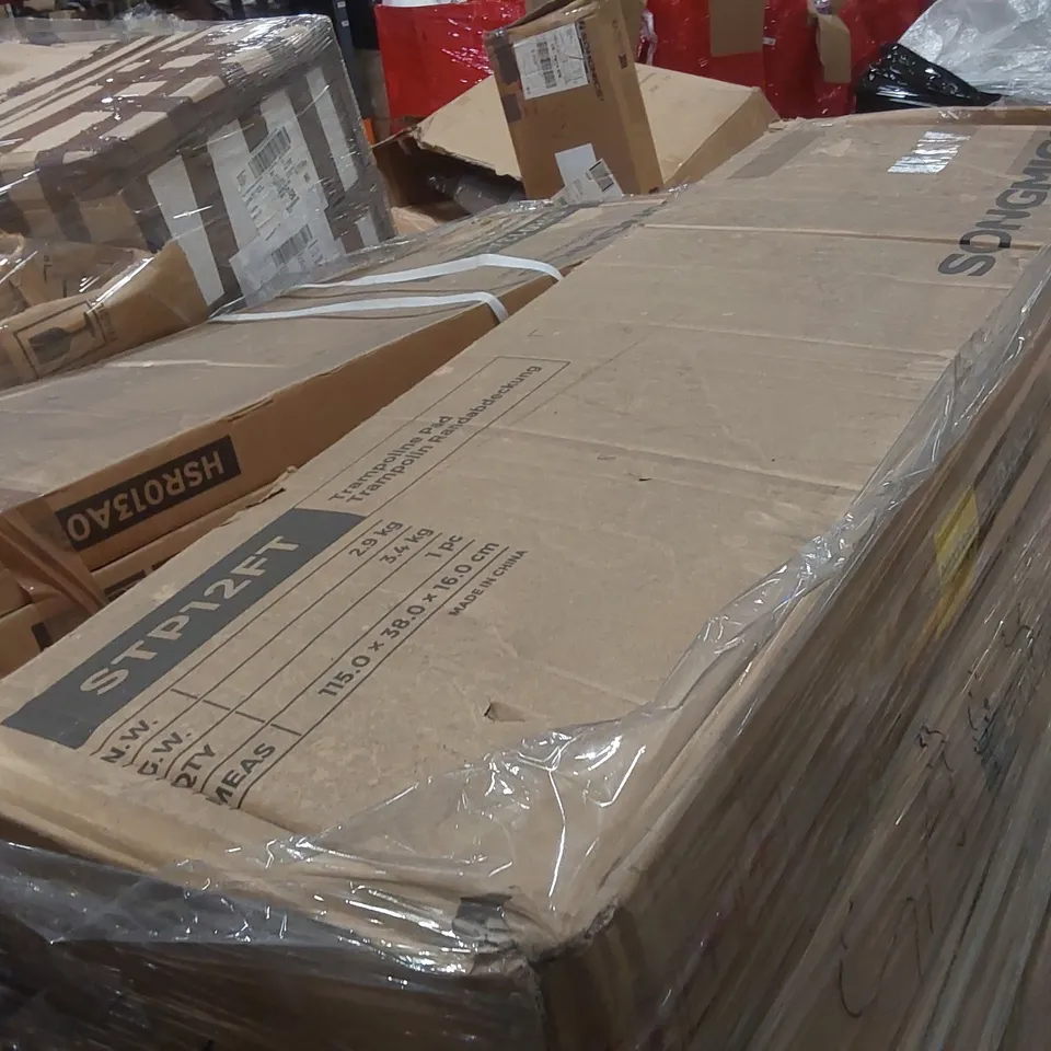 PALLET OF ASSORTED ITEMS INCLUDING: SIDE TABLE, RUBBISH BIN, CAT TREE ECT