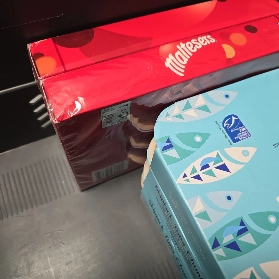 APPROXIMATELY 8 ASSORTED FOOD ITEMS TO INCLUDE - MINI EGGS , MALTESERS , AMAZON SKIPJACK TUNA CHUNKS 