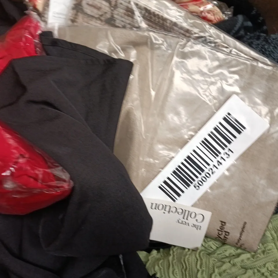 APPROXIMATELY 20 ASSORTED CLOTHING AND FASHION PRODUCTS IN VARIOUS STYLES AND SIZES - COLLECTION ONLY