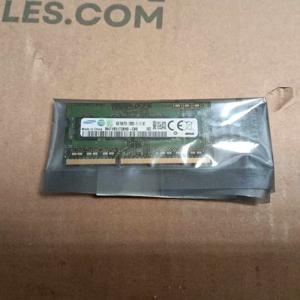 UNBOXED Samsung M471B5173DB0-YK0 – 4 GB Internal RAM Memory (1 x 4 GB – DDR3, 1600 MHz) Green