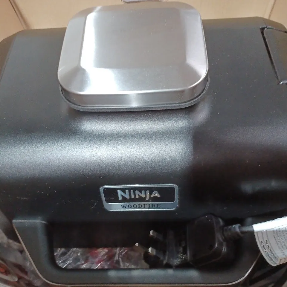 BOXED NINJA WOODFIRE ELECTRIC BBQ GRILL & SMOKER OG701UKQ