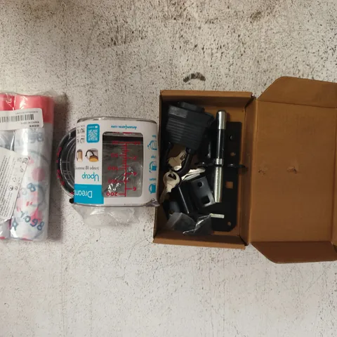 APPROXIMATELY 10 ASSORTED HOUSEHOLD ITEMS