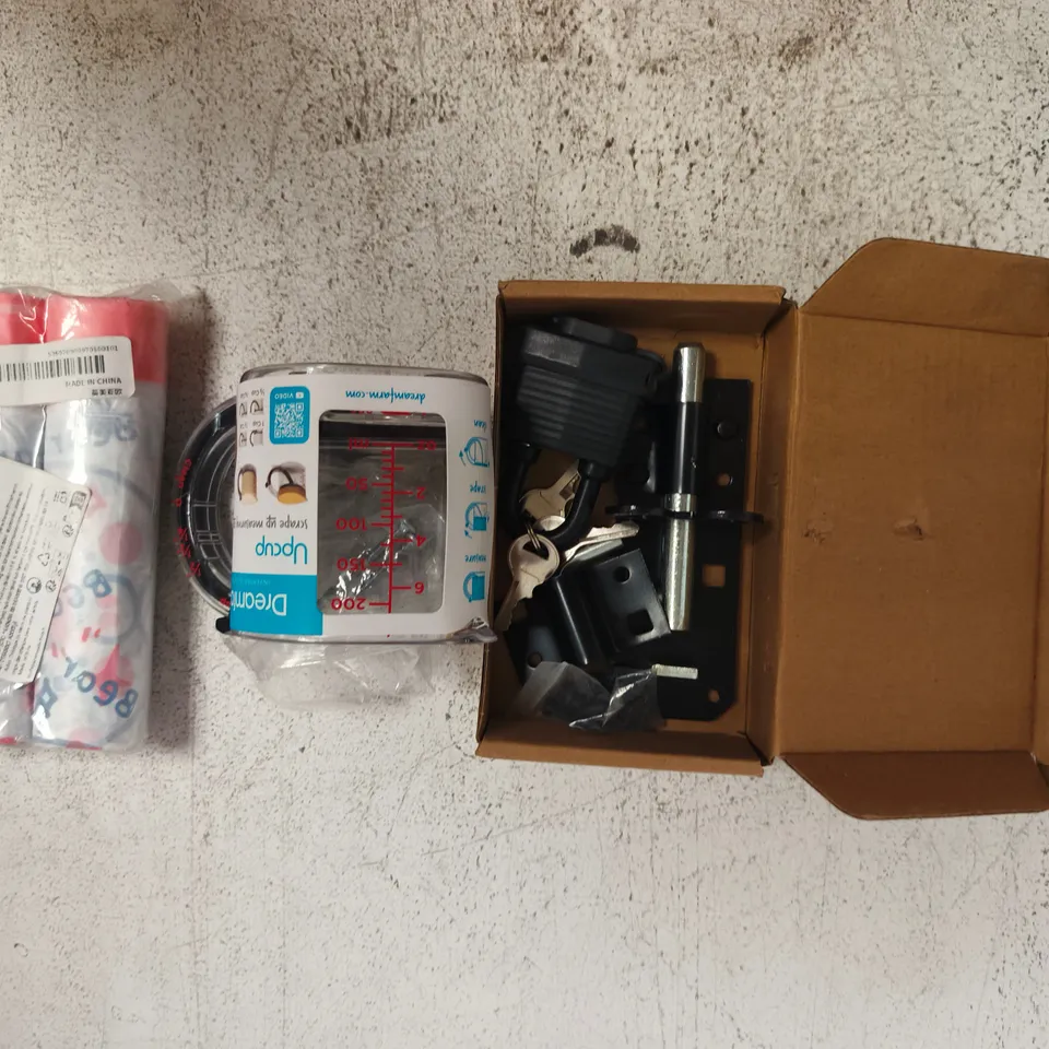 APPROXIMATELY 10 ASSORTED HOUSEHOLD ITEMS