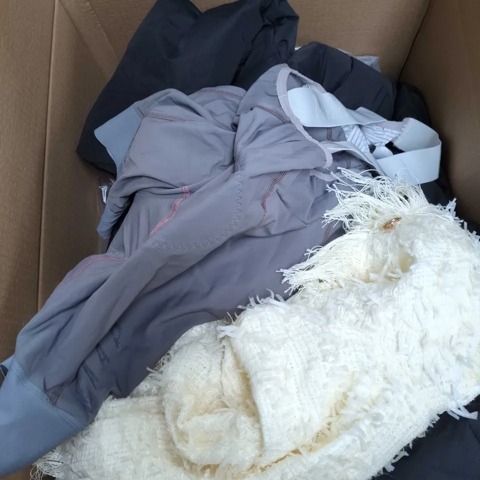 BOX OF APPROXIMATELY 20 ASSORTED CLOTHING ITEMS TO INCLUDE GLOVES, LADIES SEQUIN TOP, YELLOW HAND BAG, BLUE AND WHITE POLKA DOT T SHIRT ETC