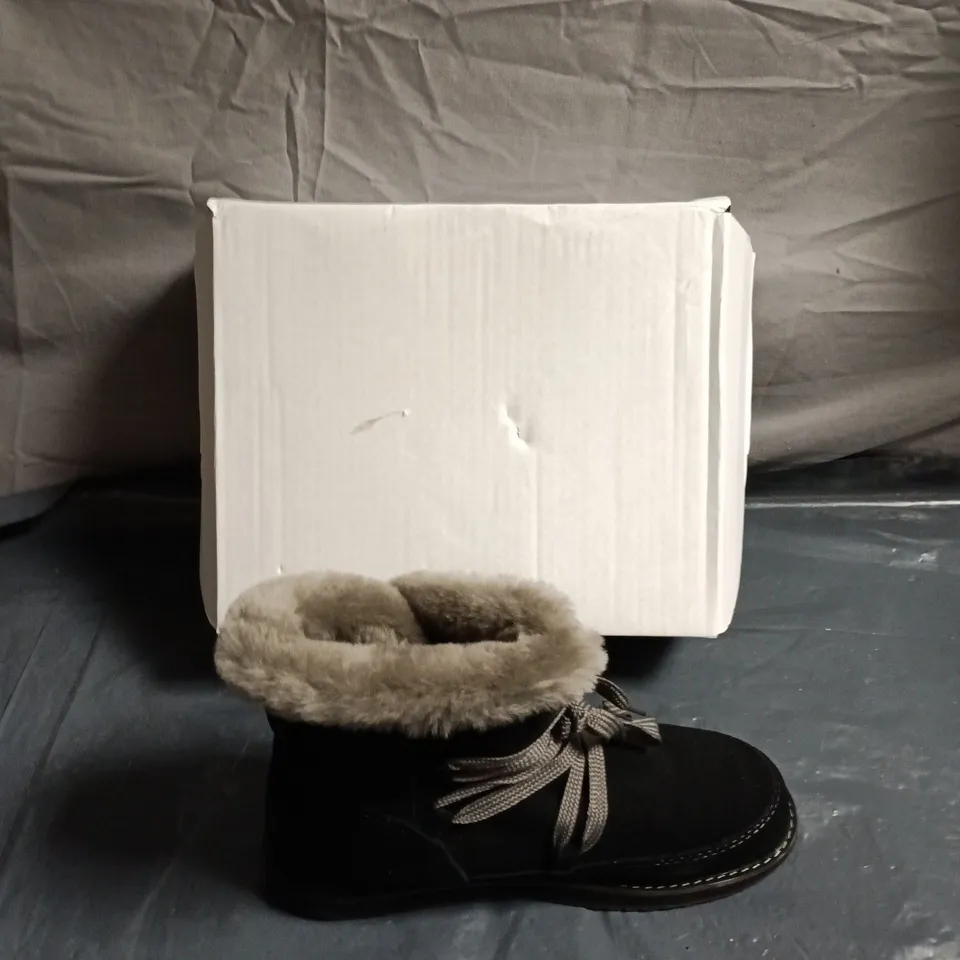 EMU AUSTRALIA BLACK SHEARLING-LINED BOOTS – ANKLE BOOTS - SIZE UK 9