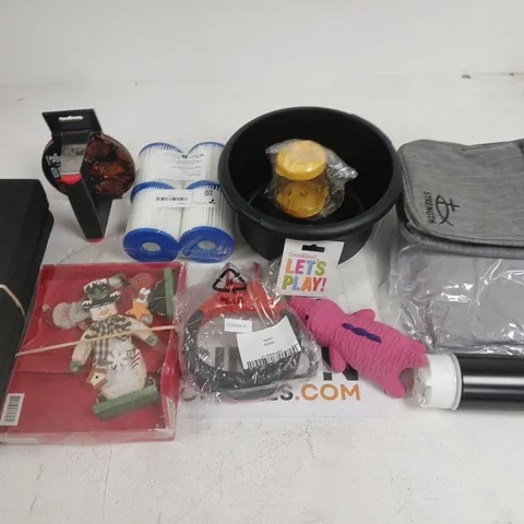 LARGE QUANTITY OF ASSORTED HOUSEHOLD ITEMS TO INCLUDE BBQ MEAT PRESS, PET TOY HIPPO AND VARIOUS HOME FABRIC ITEMS