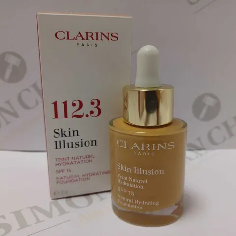 CLARINS SKIN ILLUSION NATURAL HYDRATING FOUNDATION SPF15 30ML - #112.3 SANDALWOOD