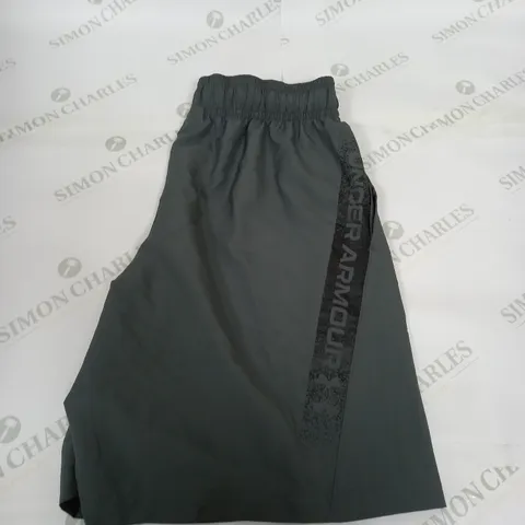 UNDER ARMOUR LOOSE FIT CASUAL SHORTS SIZE M